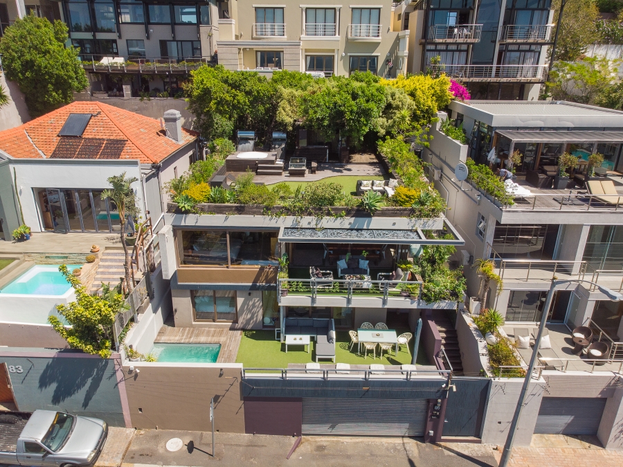 5 Bedroom Property for Sale in Green Point Western Cape